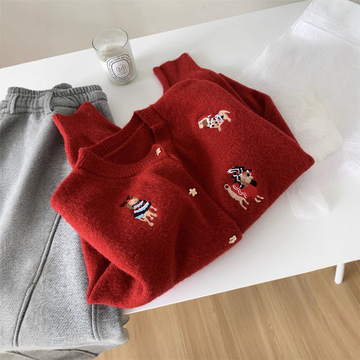 Cardigan pour femmes avec des appliqués ludiques et une coupe élégante Chic & Stil
