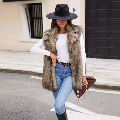 Elegant faux fur jacket for women with high collar Lune London