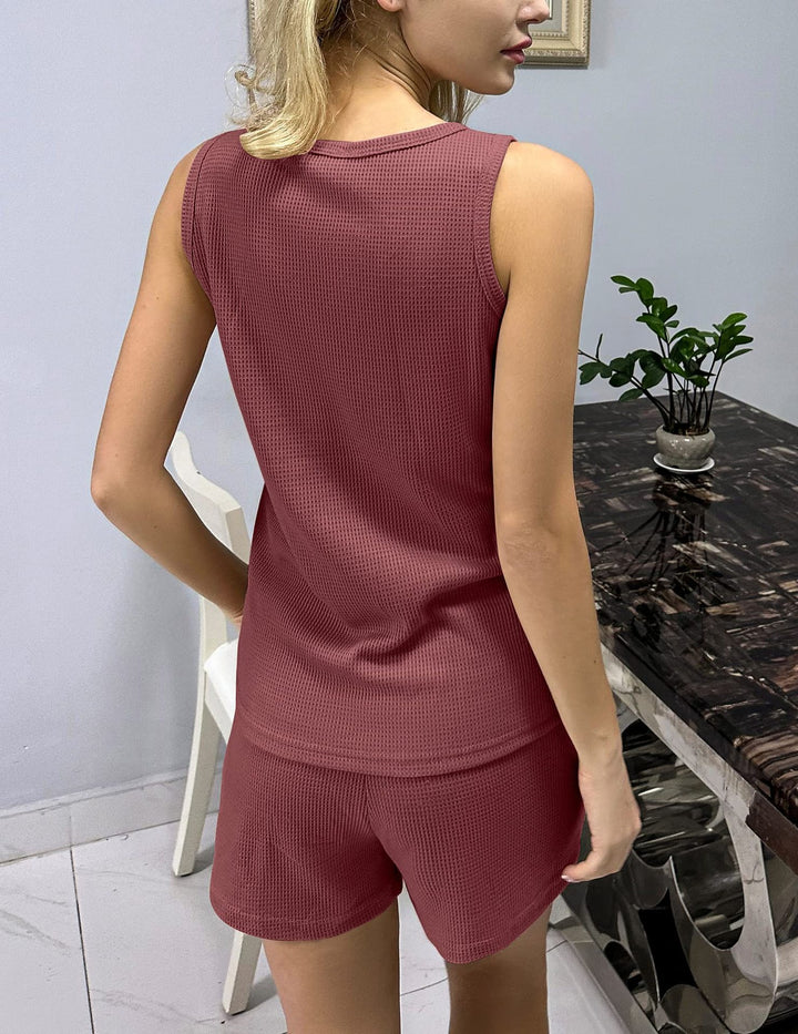 Chic and Stylish High-Quality Short Sports Set for Women with Breathable Waffle Structure