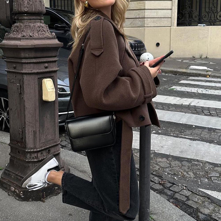 Comfortable cropped jacket for women with elegant details Lune London
