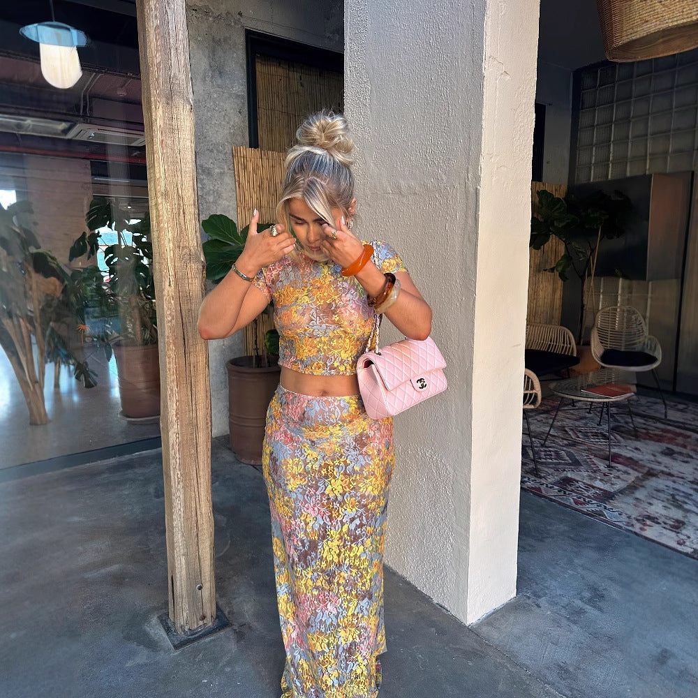 Women’s set consisting of a crop top and a floral patterned maxi skirt Lune London