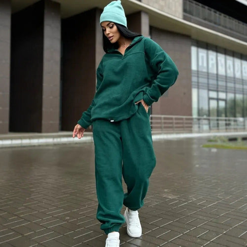Women's cozy fleece loungewear set with half-zip and elastic waistband Lune London