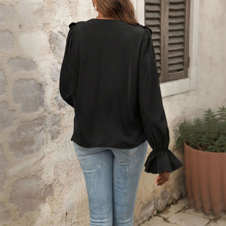 Blouse for women with elegant ruffle details and a chic V neck Chic & Stil