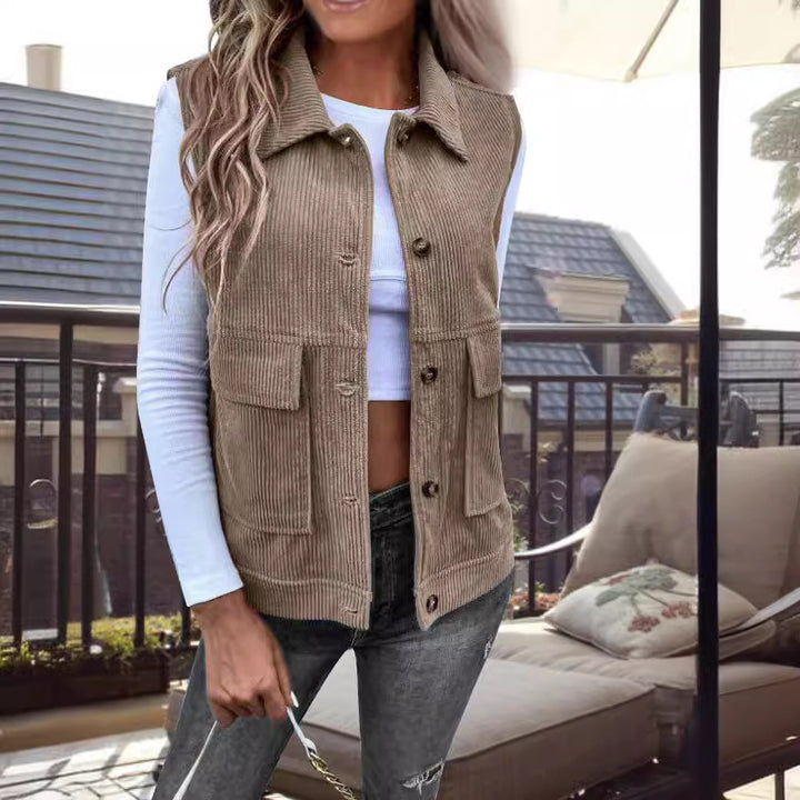 Casual women's cardigan with practical pockets and textured corduroy material Lune London