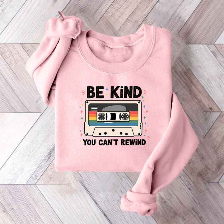 Sweatshirt femme avec design de cassette vintage et lettrage inspirant Chic & Stil