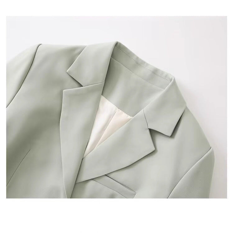 Veste blazer femme à la mode avec patte de boutonnage élégante et deux poches pratiques Chic & Stil