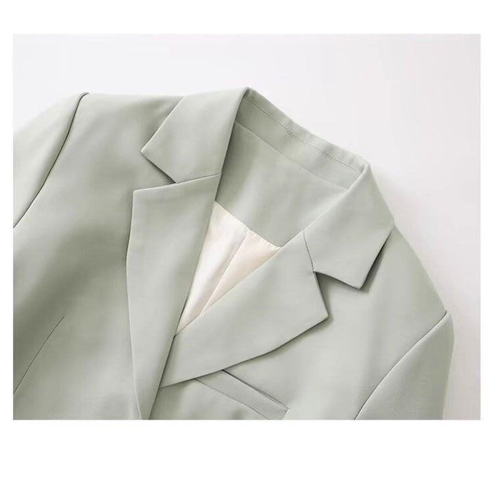 Veste blazer femme à la mode avec patte de boutonnage élégante et deux poches pratiques Chic & Stil