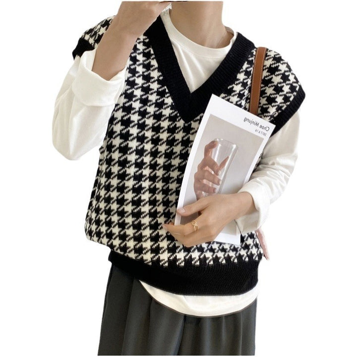Trendy knitted women’s jacket with a graphic houndstooth pattern Lune London