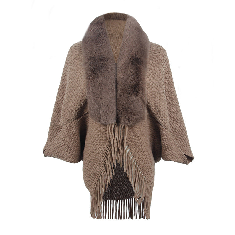 Ladies fashion poncho with luxurious faux fur collar Lune London