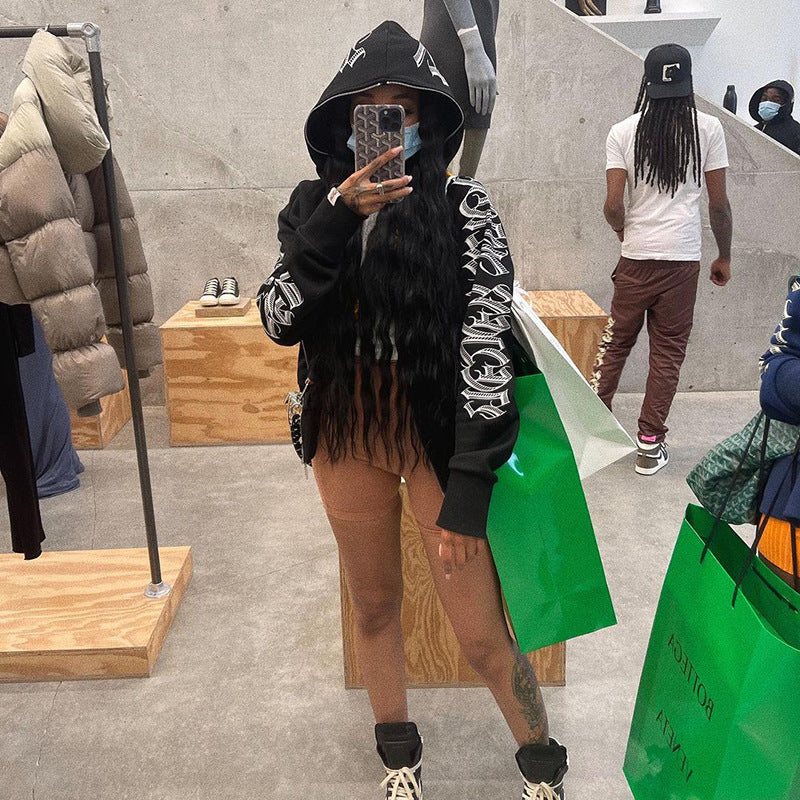 Sporty hooded sweatshirt for women with an innovative graphic design Chic und Stil