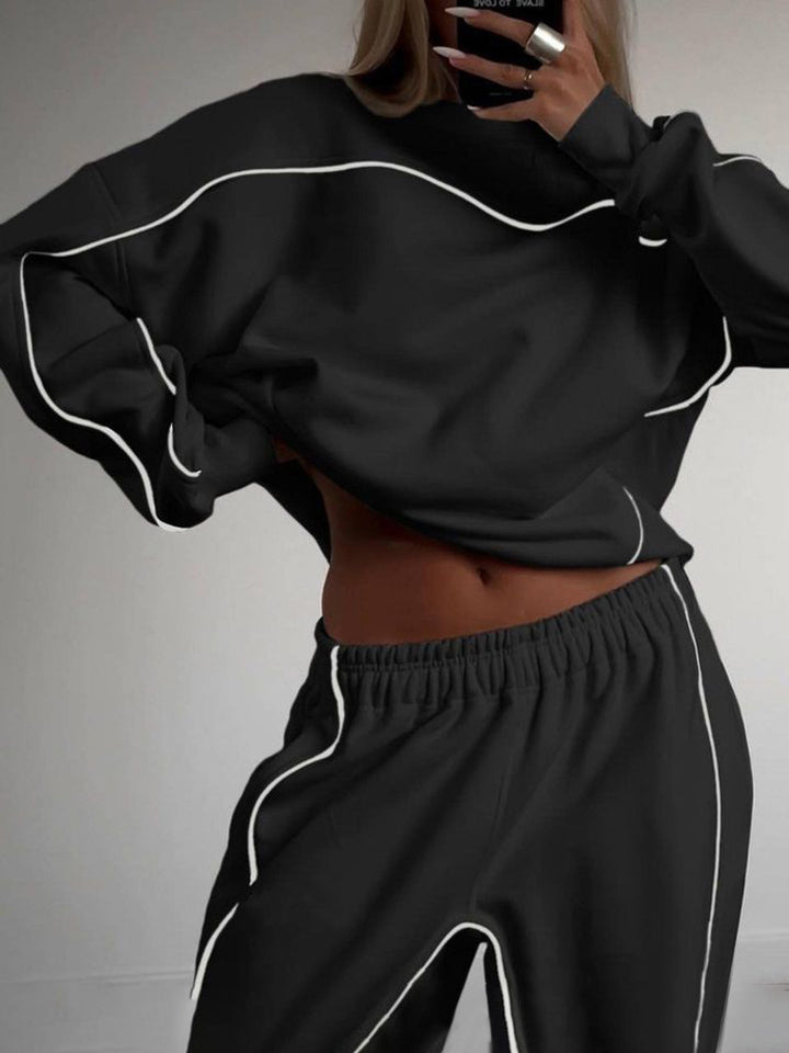 Women Modern Leisure Set with Short Top and Wide Pants Lune London