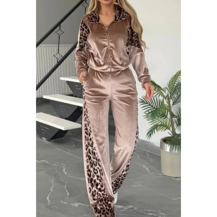 Women's sports set with leopard appliqués Lune London