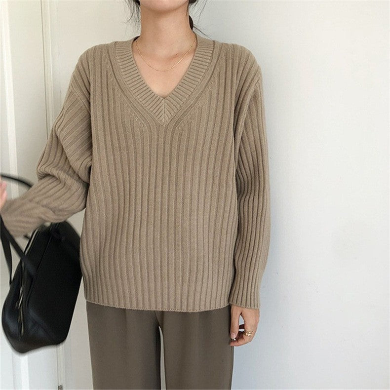 Viscose sweater for women with V-neck and ribbed design Lune London