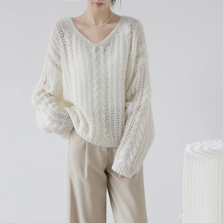 Chunky knit sweater for women with V-neck and airy structure Lune London