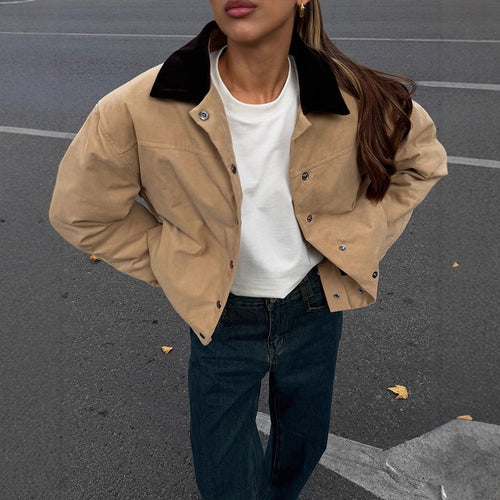 Trendy oversized women's jacket with velvet collar and snap button closure Lune London