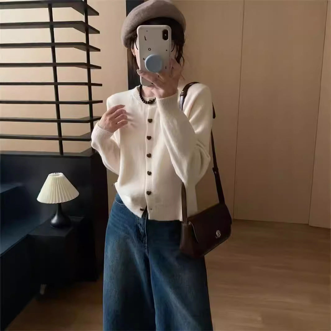 Cardigan en tricot doux pour femmes avec des boutons et une texture côtelée Chic & Stil