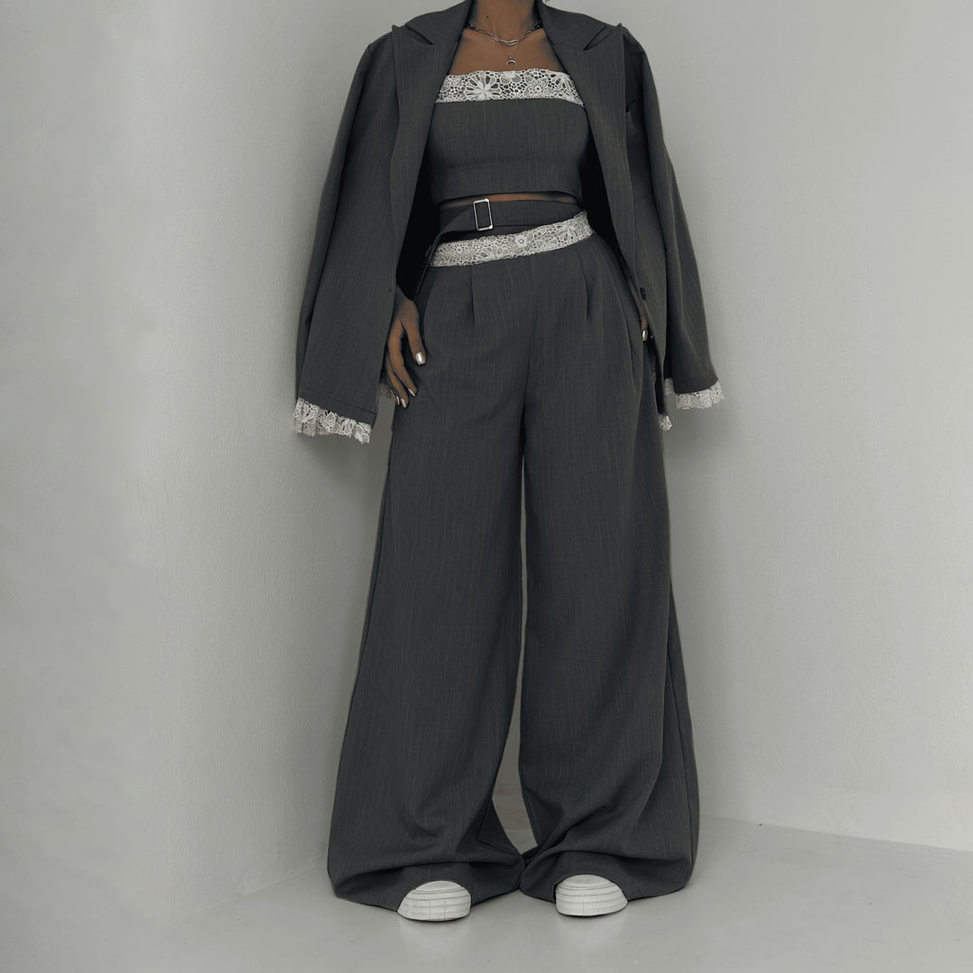 Ladies Elegant two-piece set with lace accents Lune London