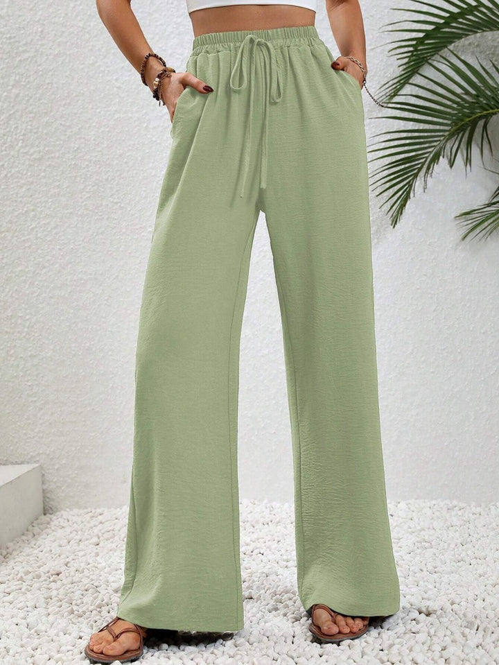 Loose-fit leisure pants for women with an elastic waistband and practical side pockets Lune London