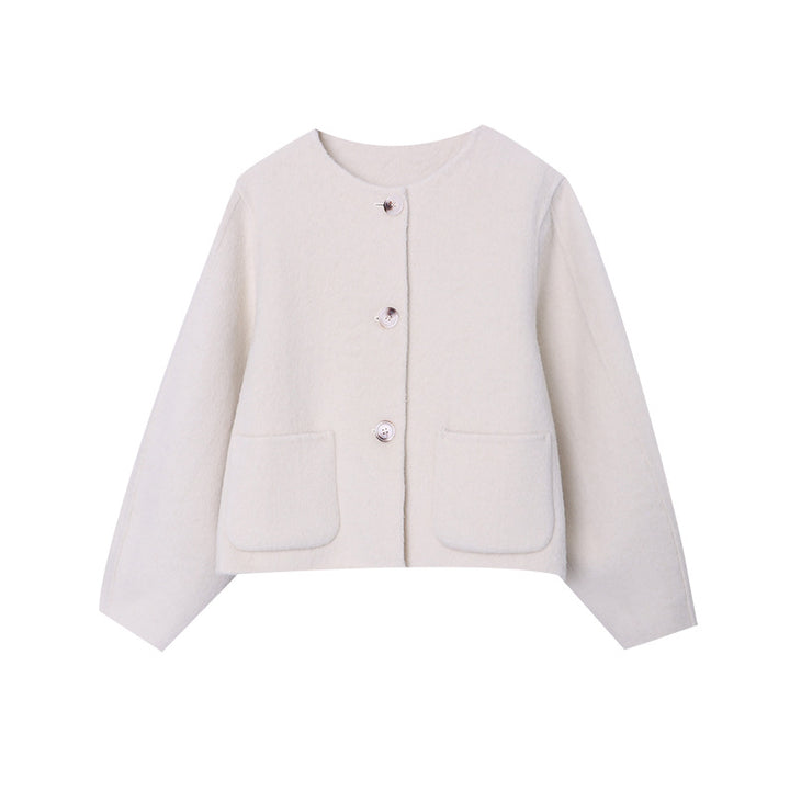 Women's soft and fashionable cardigan with classic button details Chic & Stil