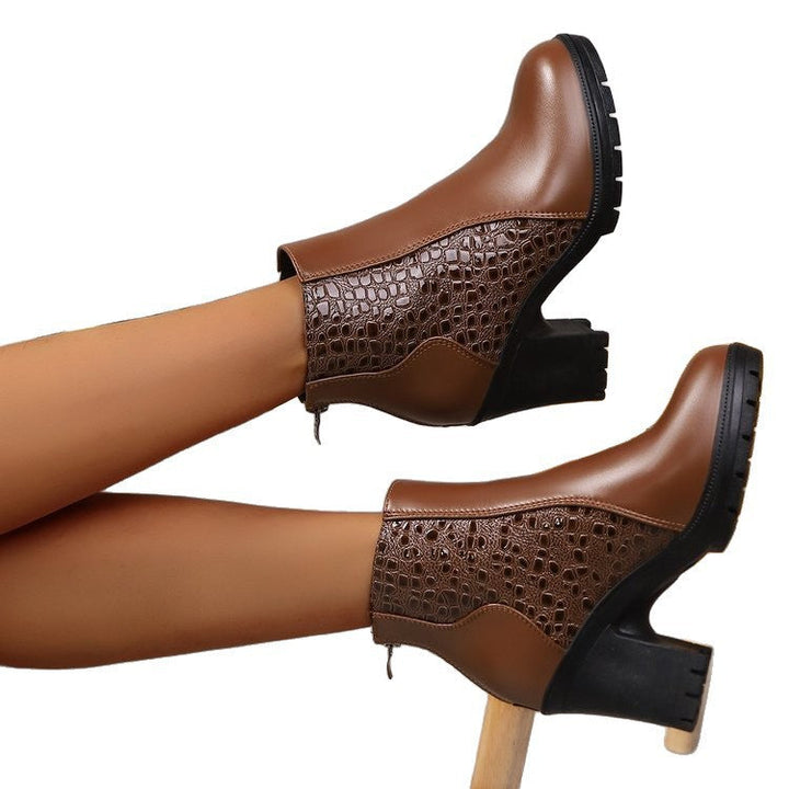 Lune London | Ladies elegant and stylish ankle boots with textured upper material and sturdy block heel