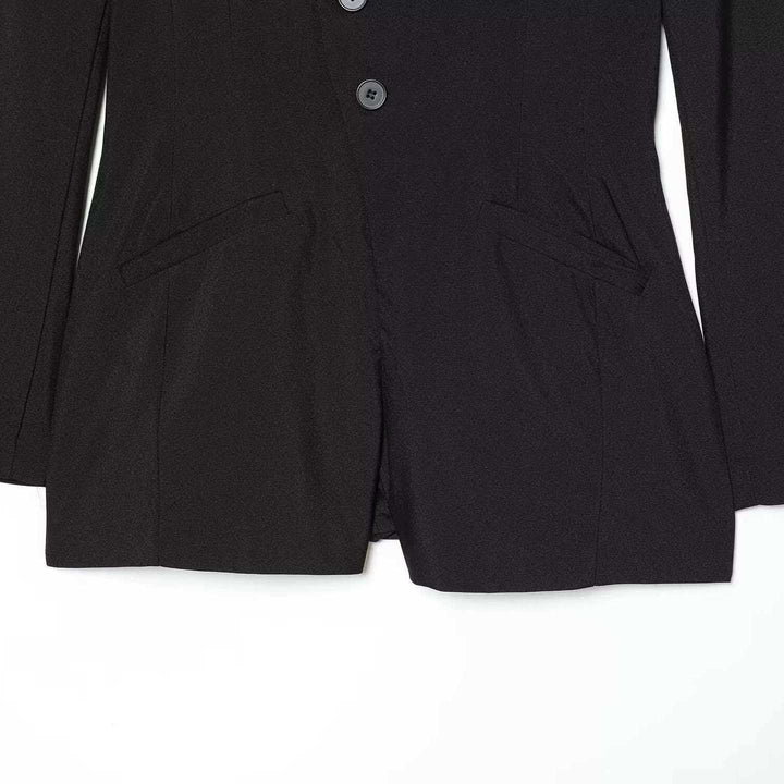 Blazer pour femmes avec un élégant col en V et des détails de boutons modernes Chic & Stil