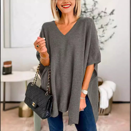 V-neck sweater for women in fine knit with wide sleeves and a casual chic style