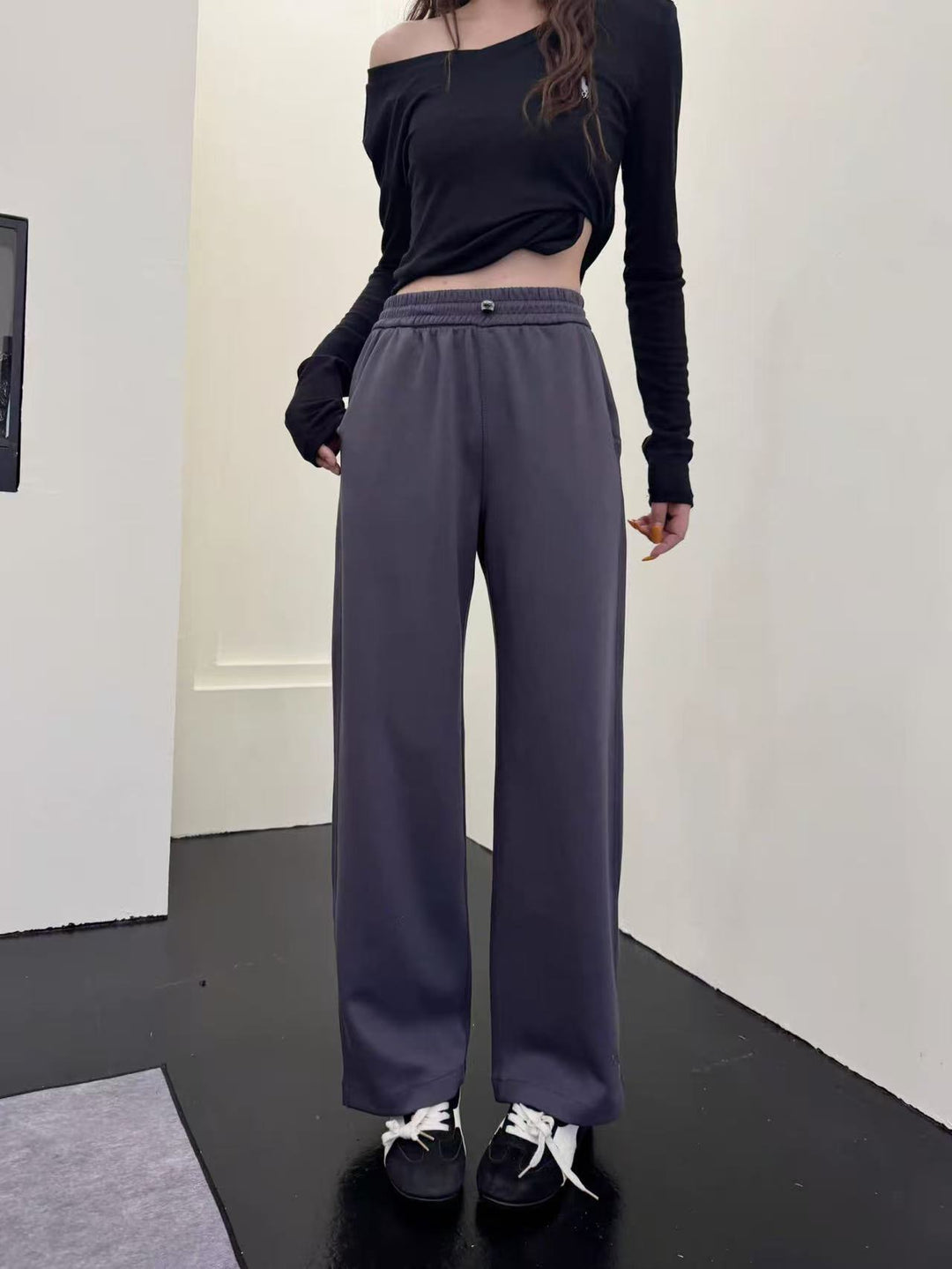 Pantalons de loisirs sportifs pour femmes avec taille élastique et poches latérales Chic & Stil
