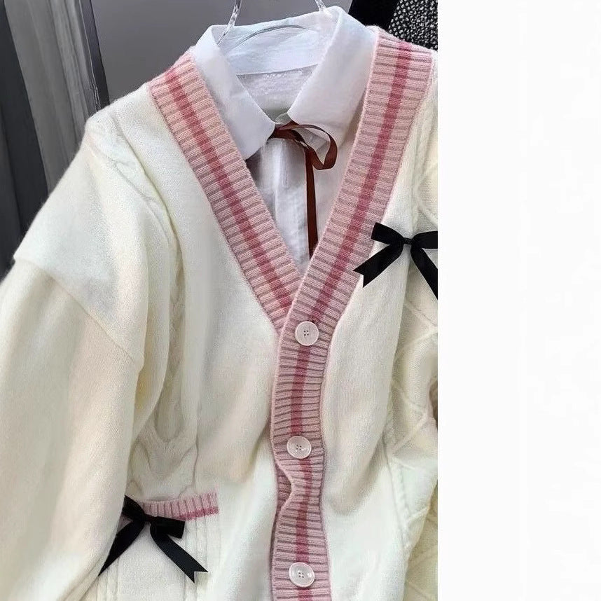 Casual knitted jacket for women with playful details and a deep V-neck Lune London