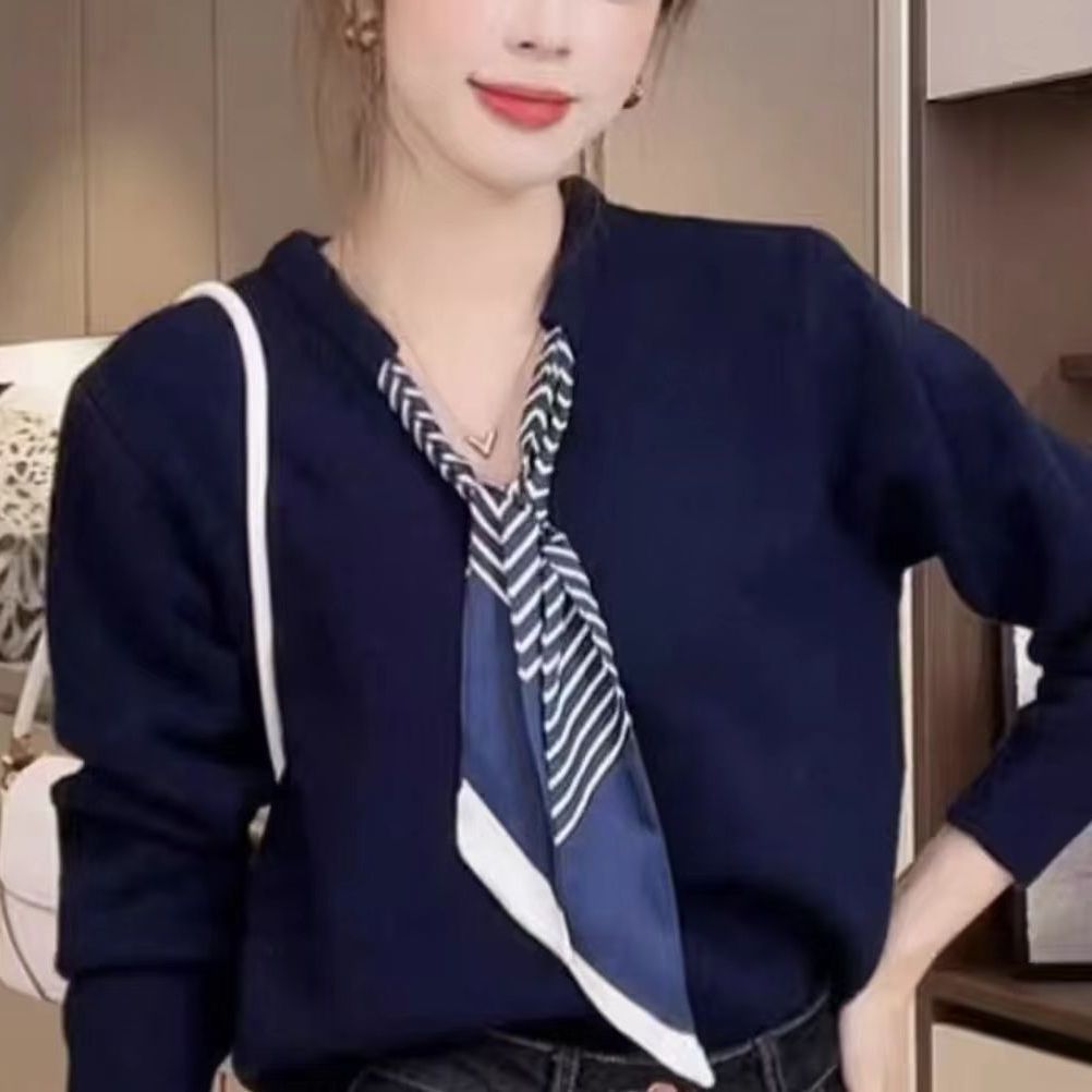 Pull élégant pour femmes avec écharpe à la mode Chic & Stil