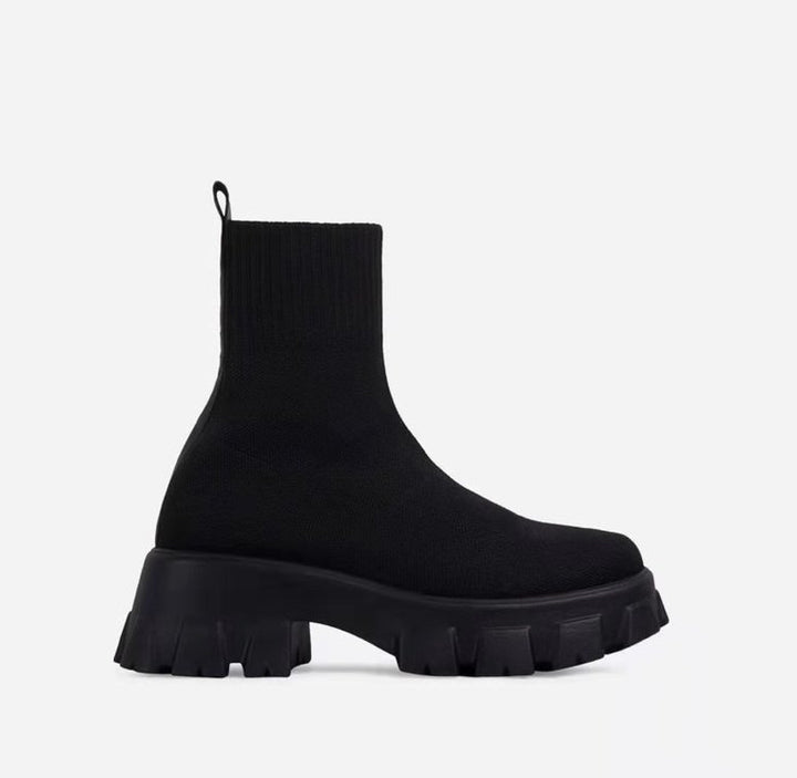 Trendy women's boots with high shaft and sturdy platform Lune London