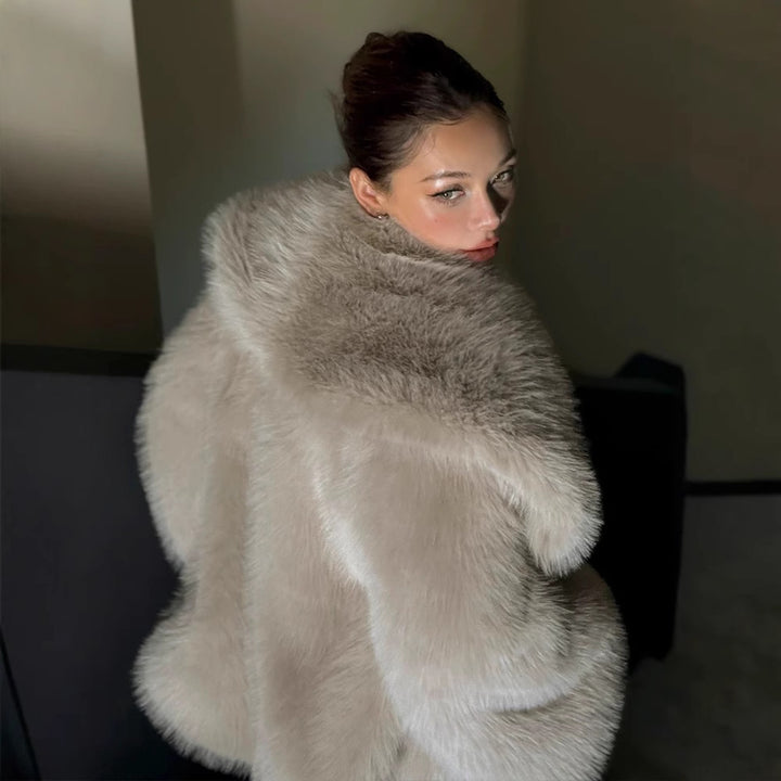 Women luxurious faux fur cape Lune London