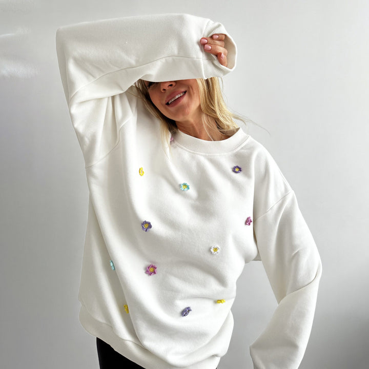 Women comfortable sweatshirt with colorful floral applications Lune London