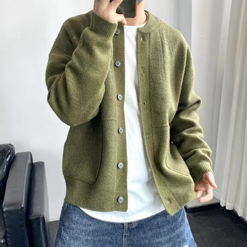 Comfortable knit cardigan for men with snap closure and side pockets Lune London