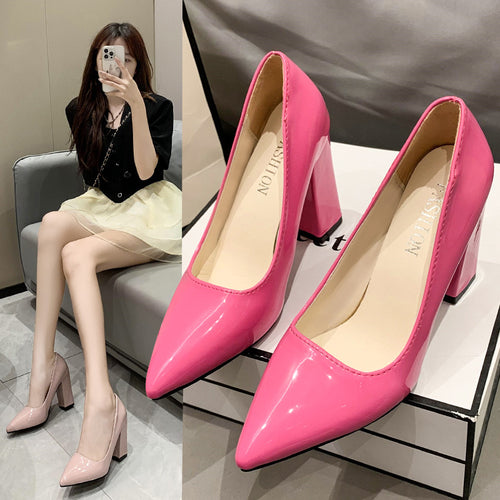 Lace heeled pumps for women with a comfortable block heel and a shiny finish Lune London