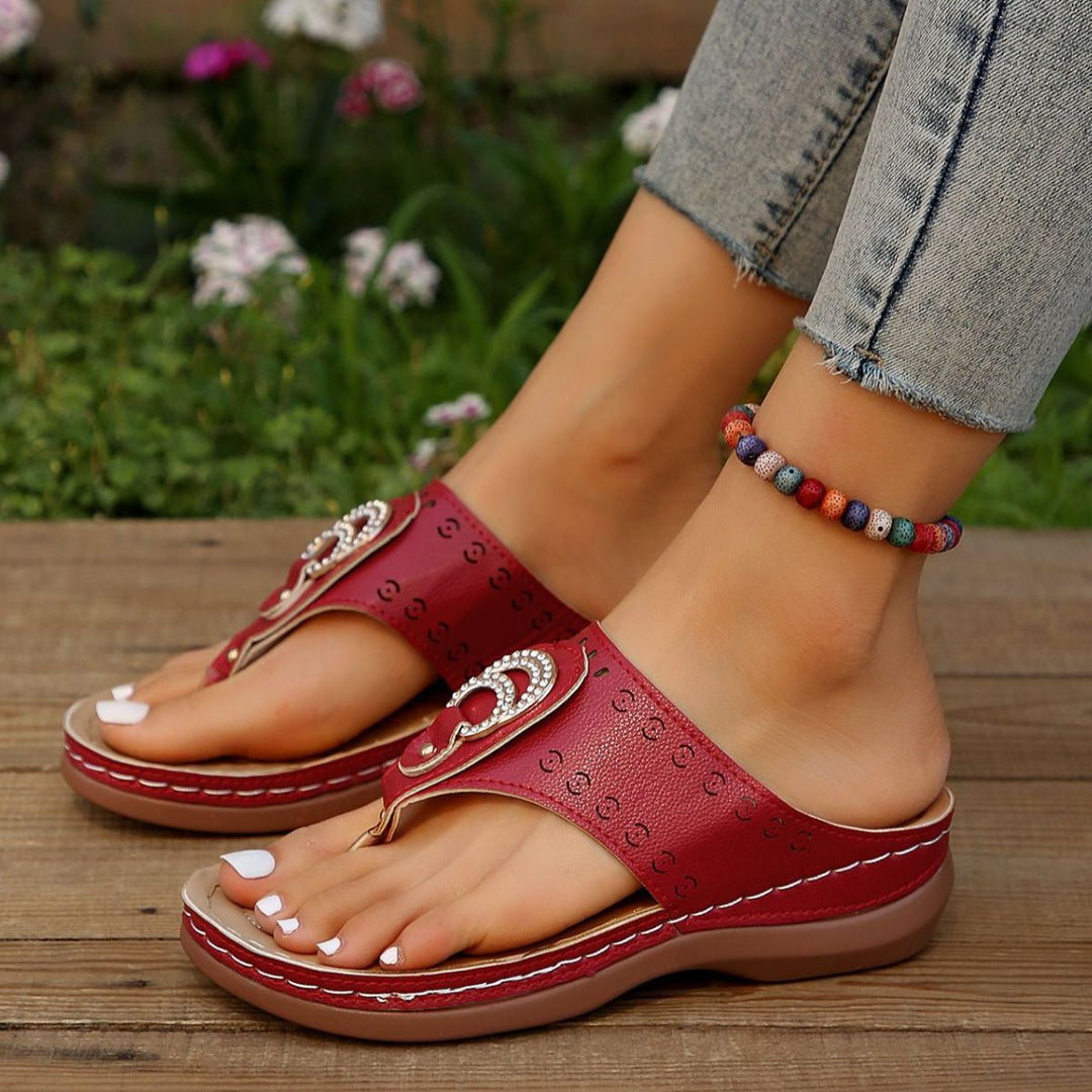 Comfortable flip-flops for women with ergonomic sole technology Lune London
