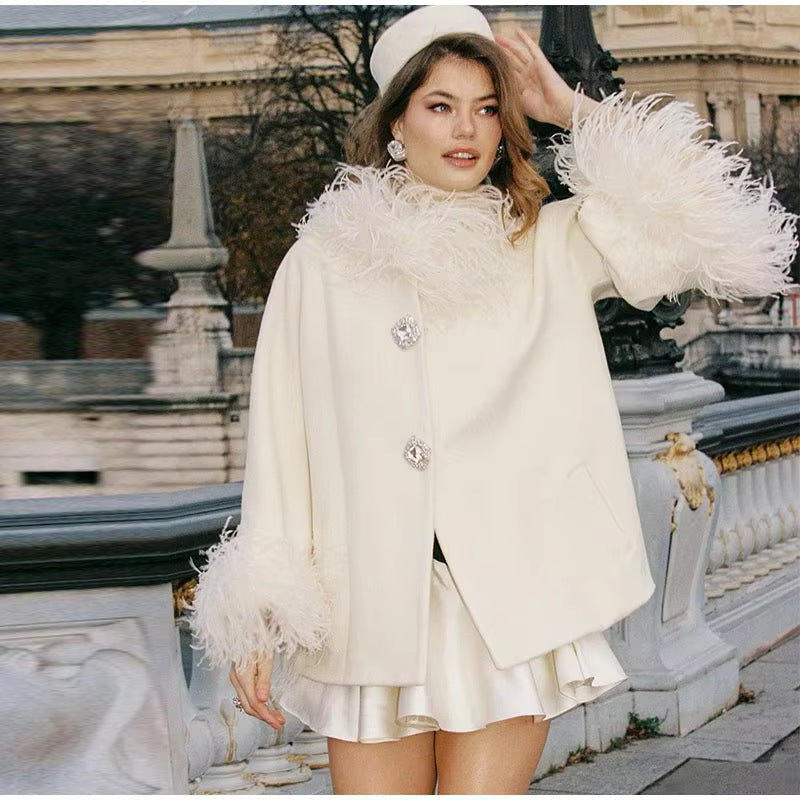 Manteau élégant féminin avec plumes Chic & Stil