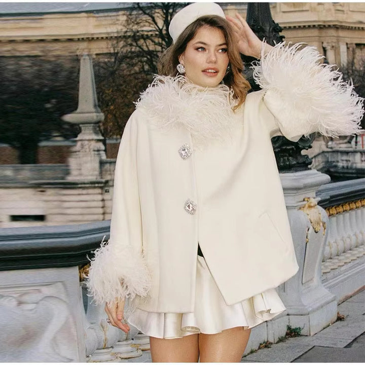 Manteau élégant féminin avec plumes Chic & Stil
