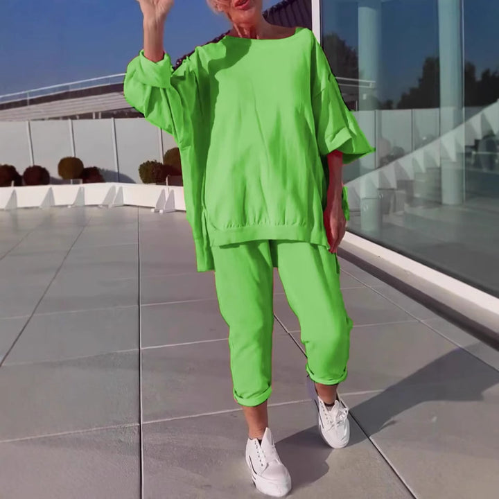 Ladies chic leisure outfit