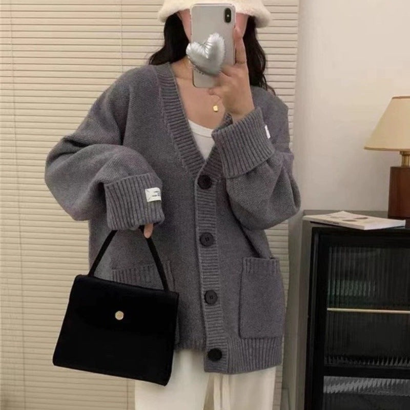 Cardigan Femme Confortable avec Décolleté en V Profond et Grandes Poches Chic & Stil