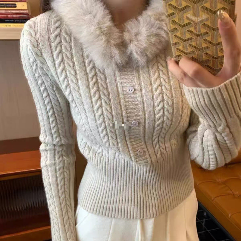 Pull en tricot pour femmes avec col en fourrure luxueux et détails de boutons élégants Chic & Stil