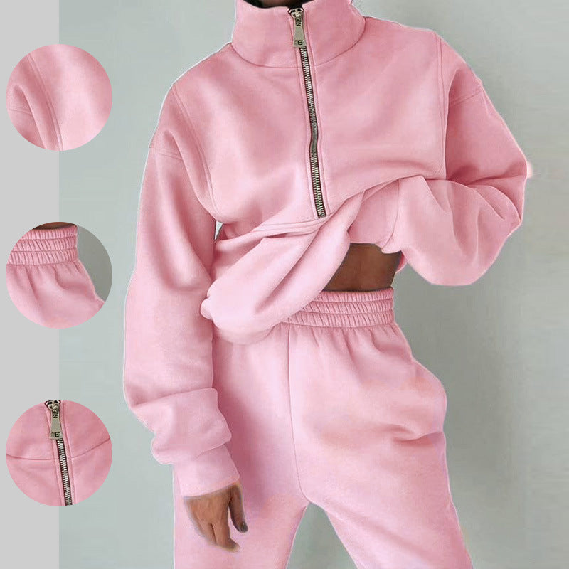 Women's sporty sweatshirt with high collar and practical zipper Chic & Stil