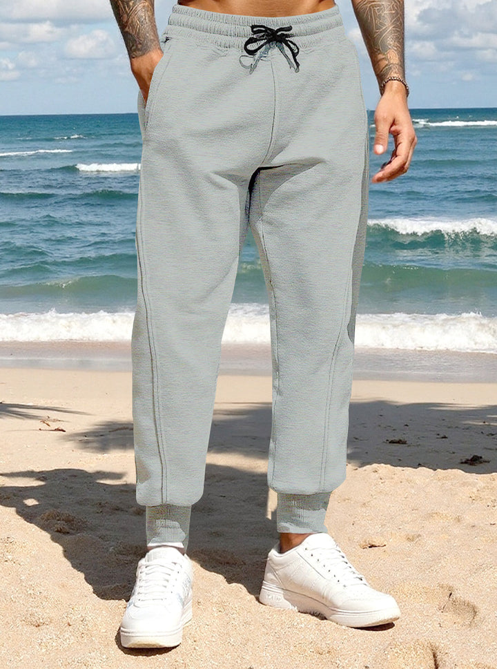 Casual sports pants for men with elastic waistband and practical side pockets Lune London
