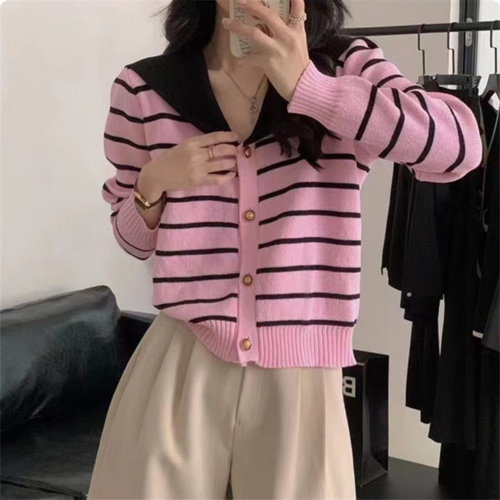Fashion knitted cardigan for women with collar and button details Lune London