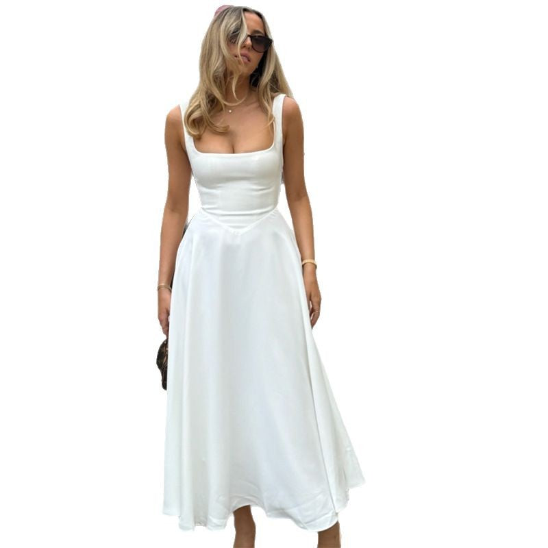Women's evening dress with square neckline and flowing skirt Lune London