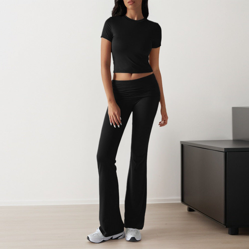 Ensemble de sport pour femmes avec haut ajusté et leggings évasés Chic & Stil