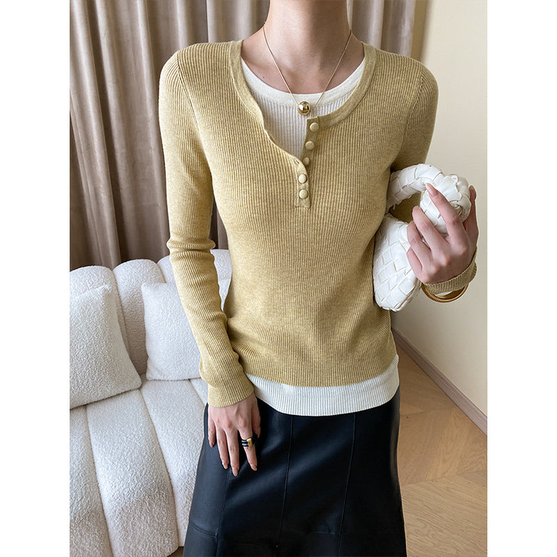 Women's long-sleeve shirt with button details and fashionable V-neck Chic & Stil