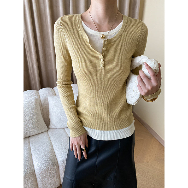 Women's long-sleeve shirt with button details and fashionable V-neck Chic & Stil