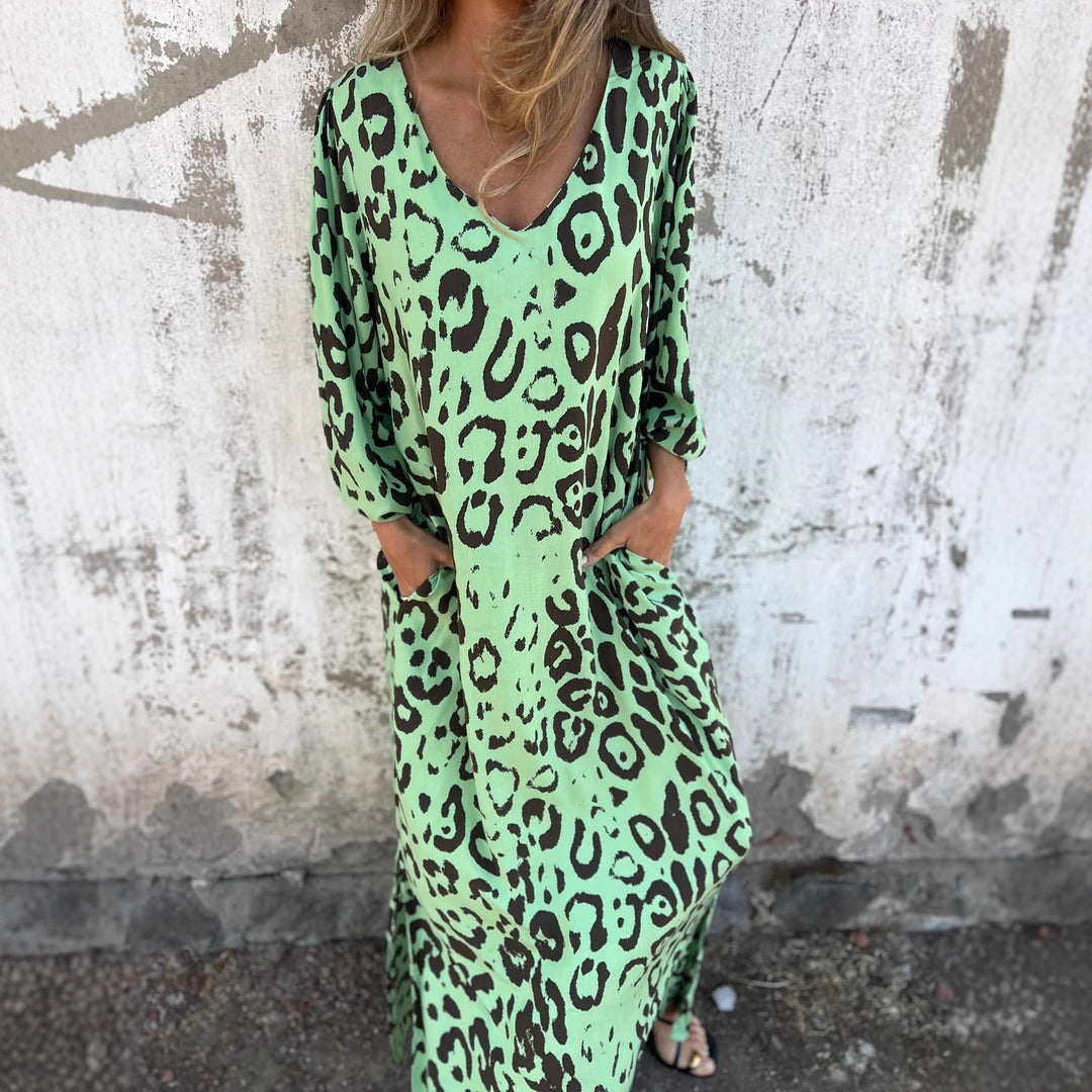 Maxi dress with V-neckline for women with side pockets and relaxed fit Lune London