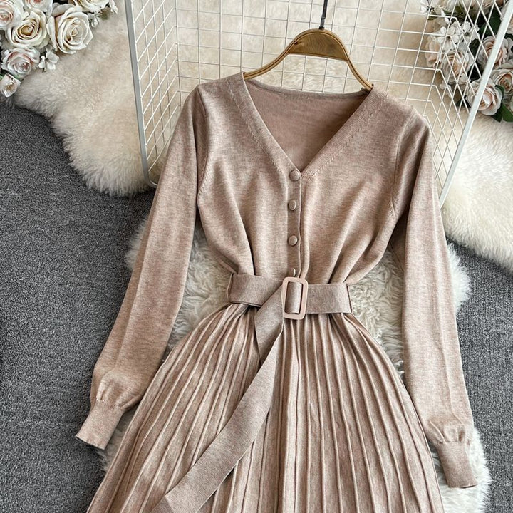 Pleated dress for women with belt and V-neck Lune London