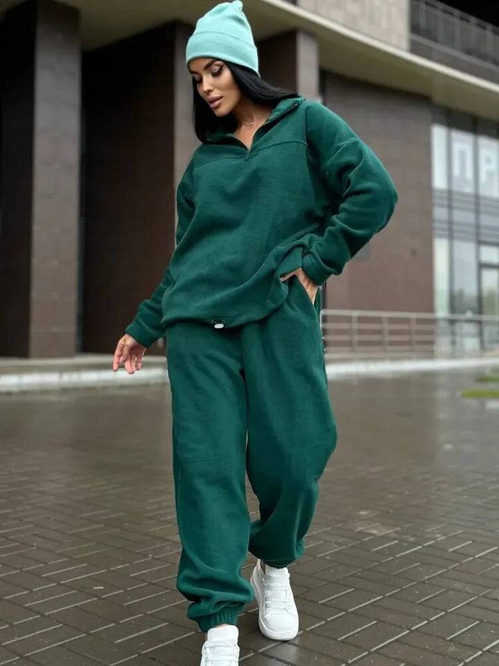 Women's cozy fleece loungewear set with half-zip and elastic waistband Lune London